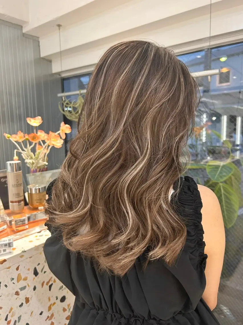ロング カラー バレイヤージュ ハイライトカラー 外国人風カラー ハイライト レイヤーカット ヘアカラー ✨レイヤーカット 海外ヘア/原宿✨のヘアスタイル