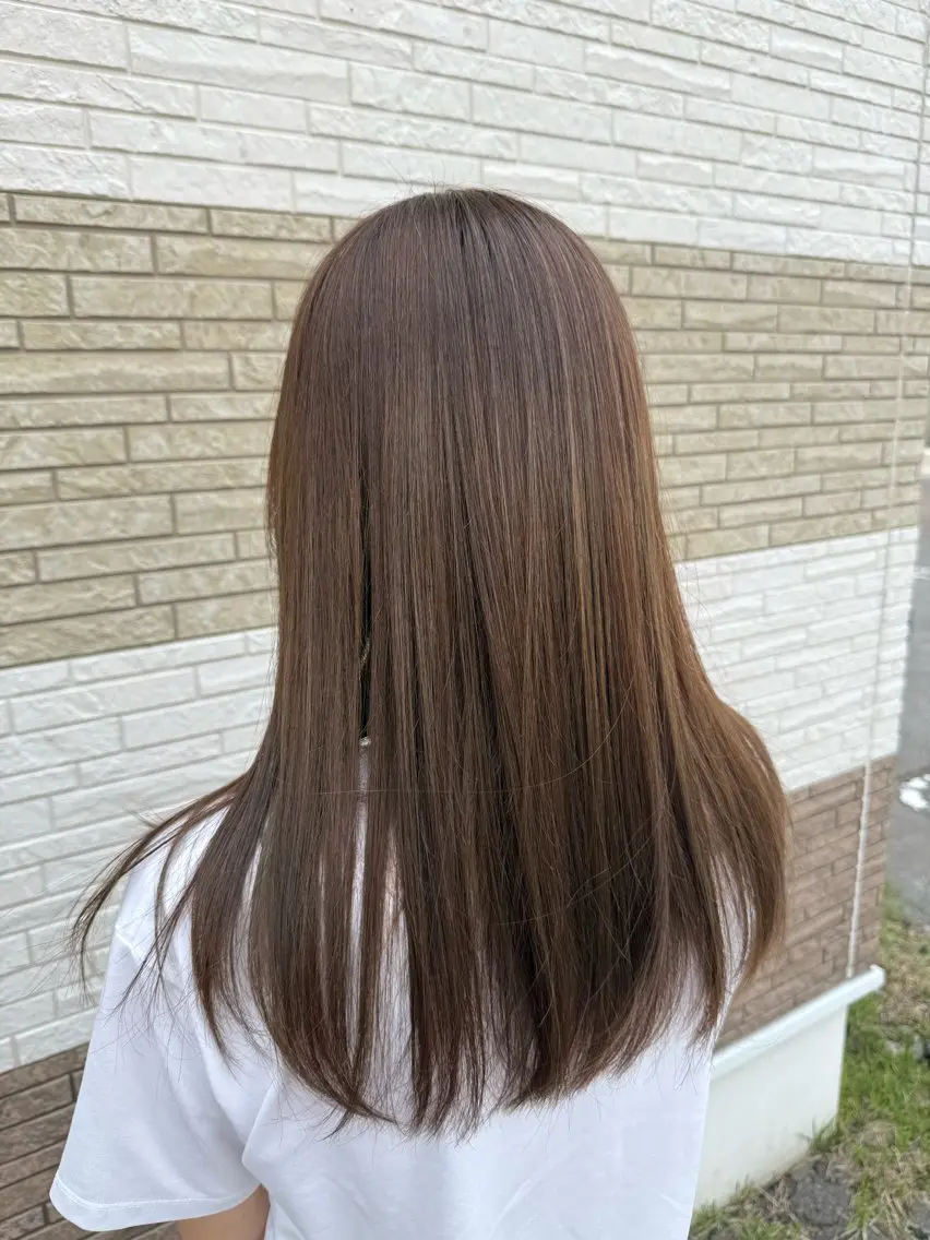 カラー アッシュ ベージュカラー 小野 羅々のヘアスタイル