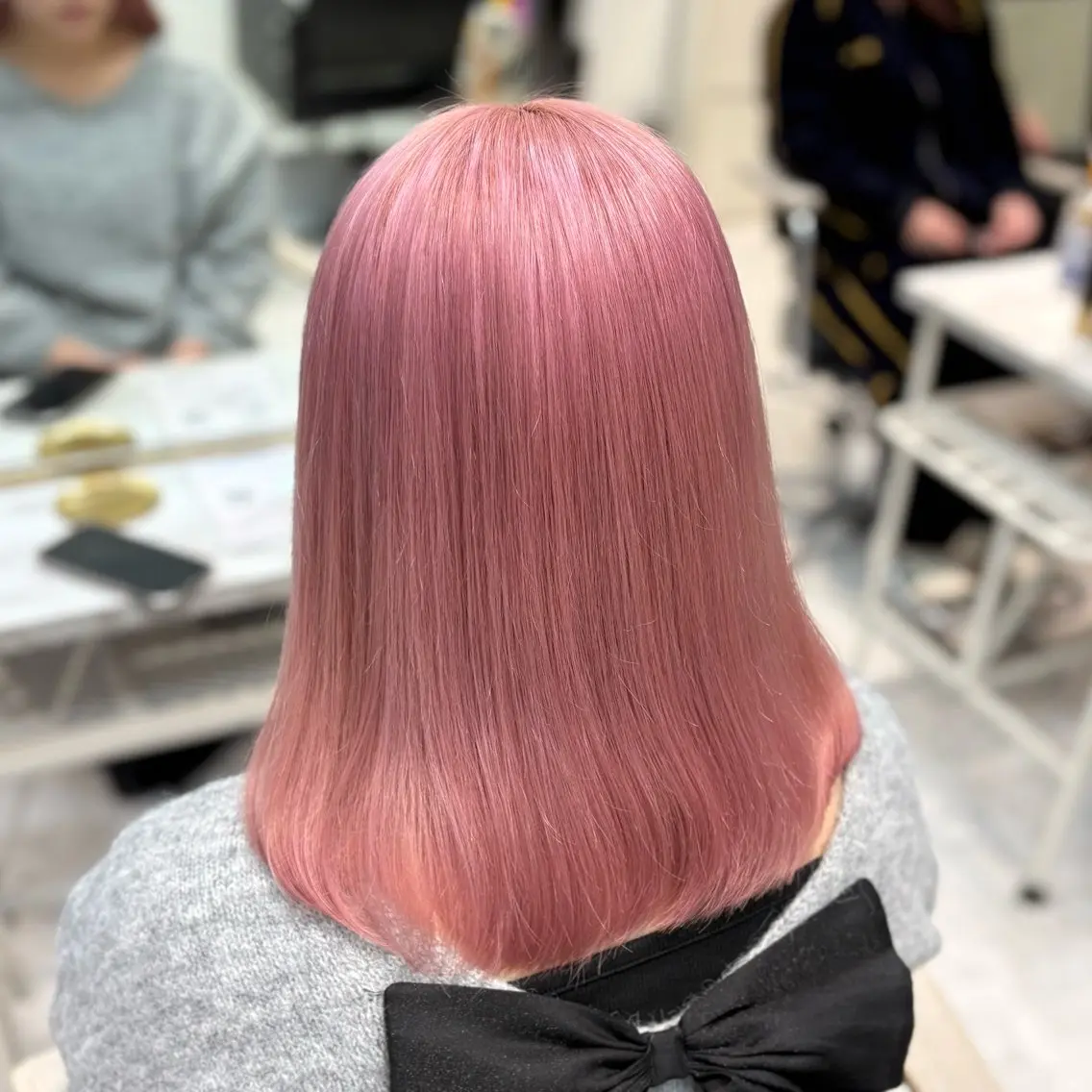 セミロング カラー ピンクカラー カット ヘアカラー トリートメント ヘアセット 色落ち綺麗🩰ハイ トーン🎀RINKAのヘアスタイル
