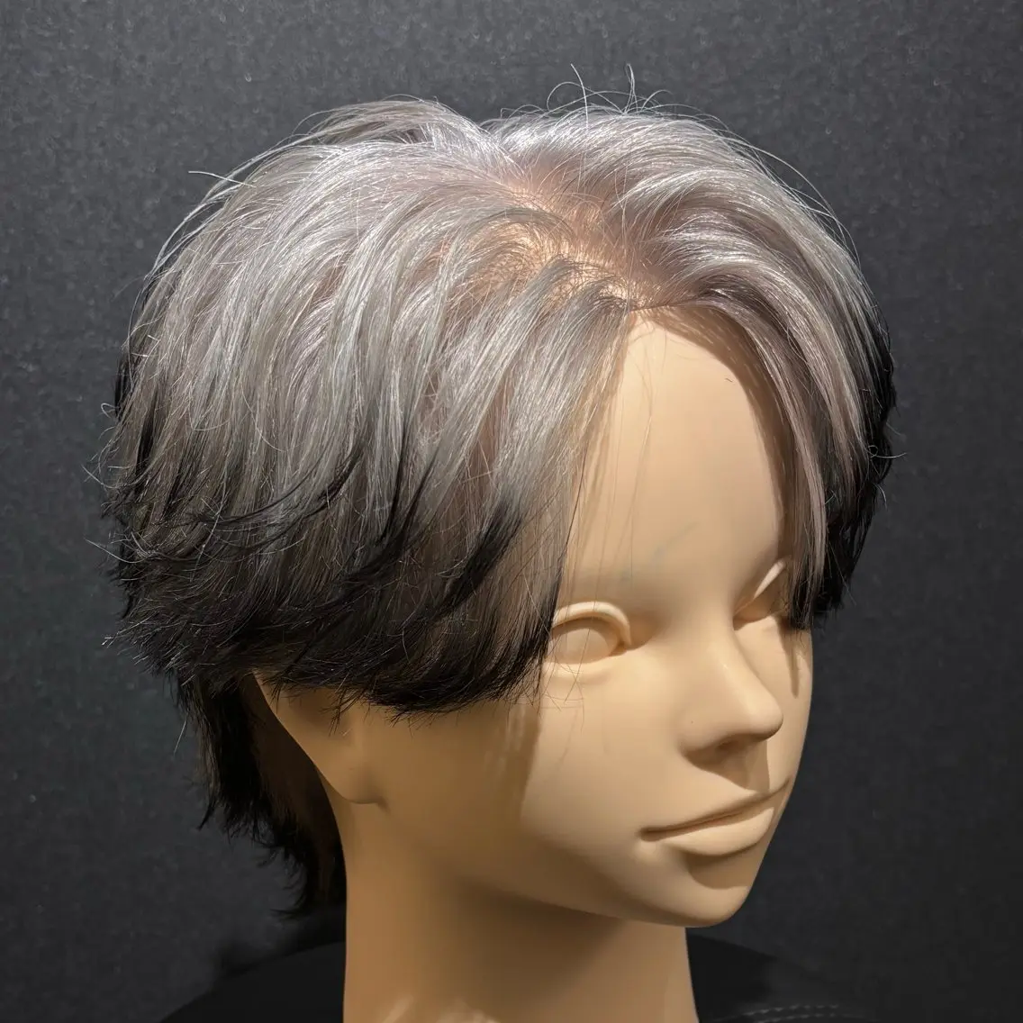 ショート カラー メンズ メンズブリーチ ベージュカラー 黒髪 ブリーチ ブロンド メンズ特化カットパー マカラー坂田柊のヘアスタイル