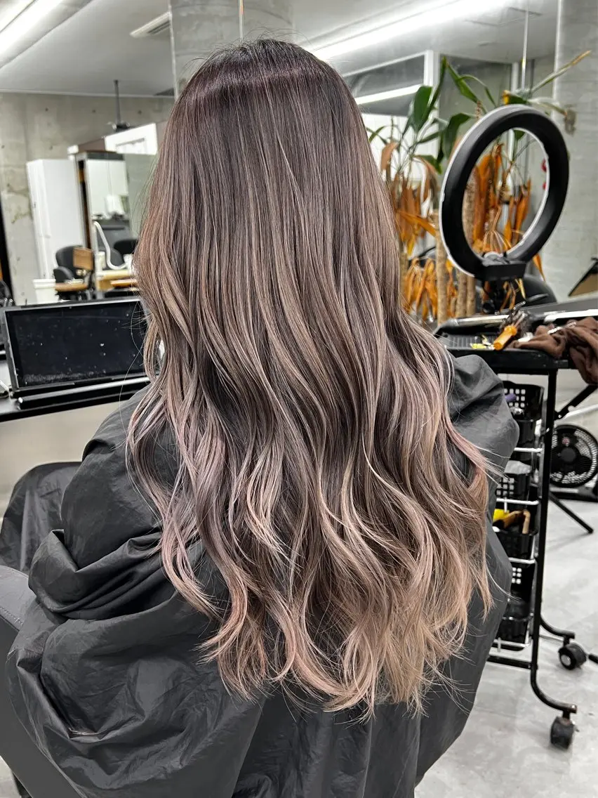 ロング カラー バレイヤージュ レイヤーカット welring hair salonのヘアスタイル