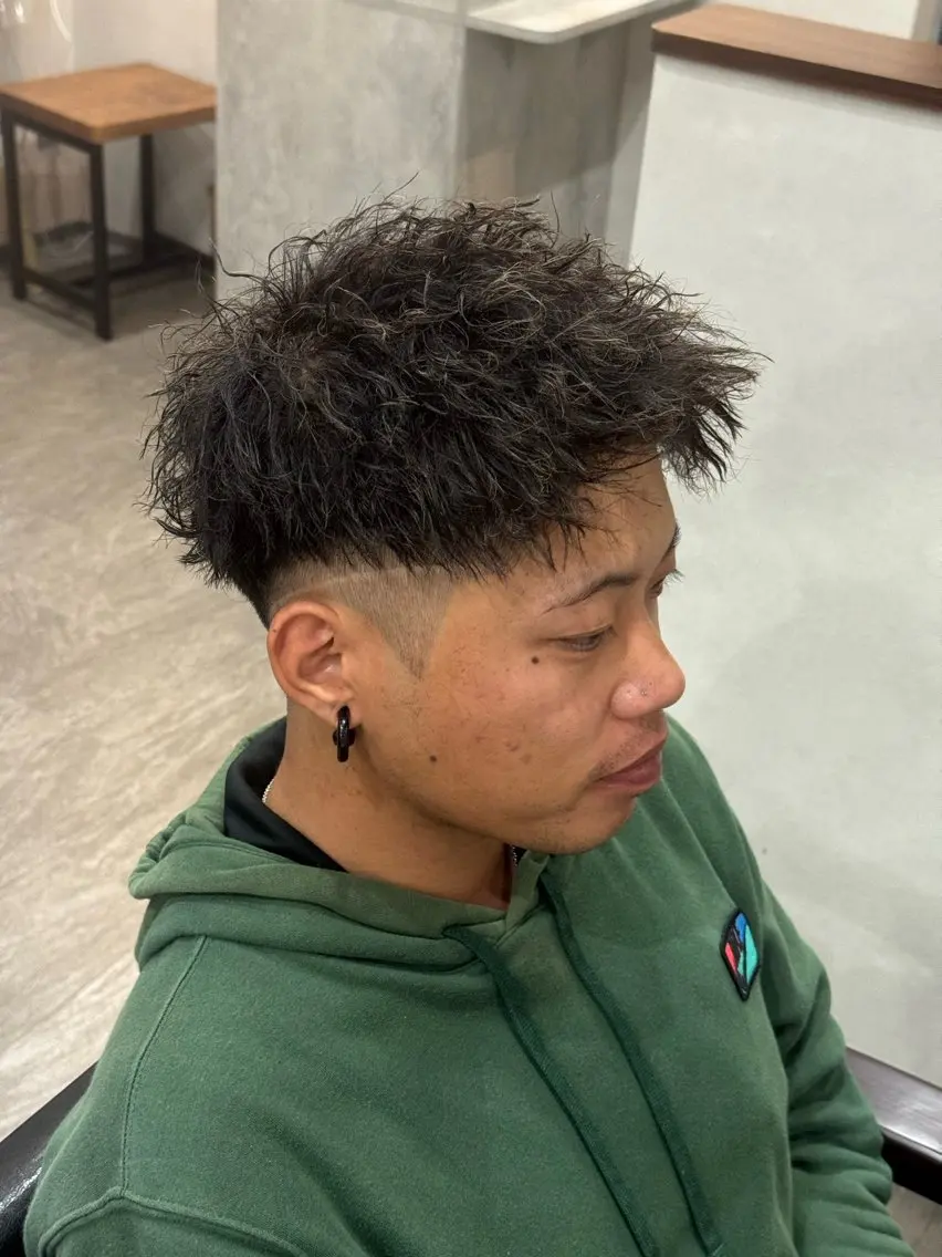 ショート パーマ メンズ メンズパーマ メンズツイストパーマ ツイストパーマ カット パーマ 鈴木 陸のヘアスタイル