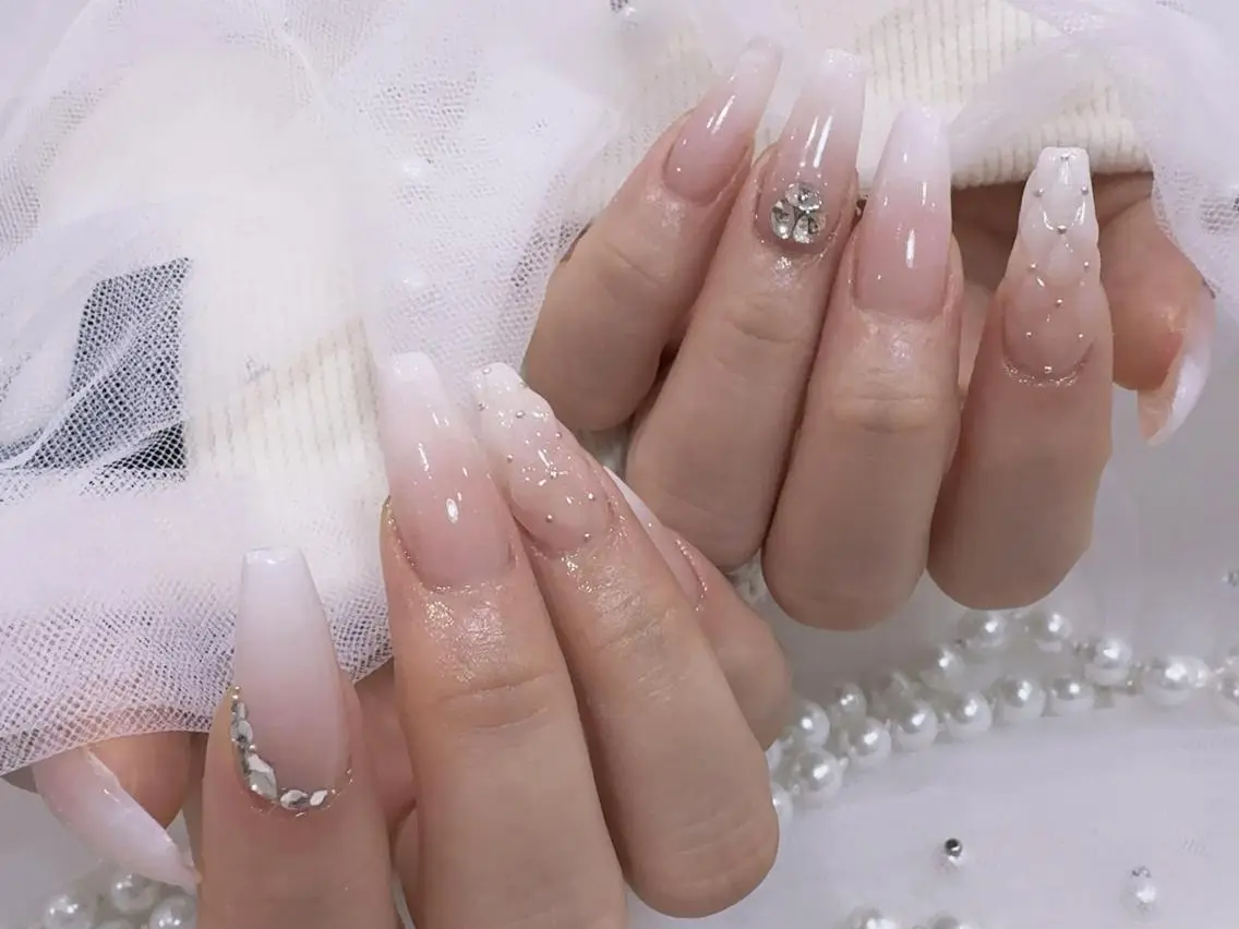 ネイル アートネイル フラッシュネイル フレンチネイル ジェルネイル ガラスフレンチ You&Me Yukiのネイルデザイン