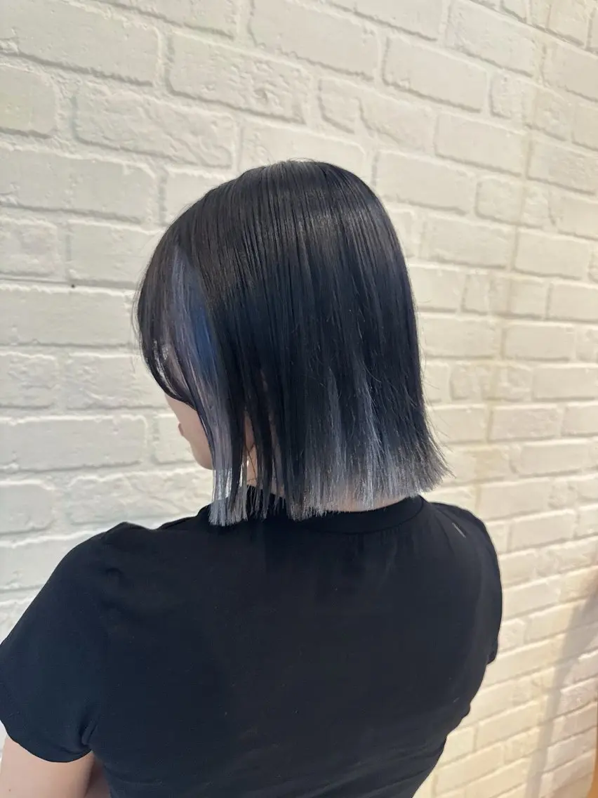 ショート カラー ブリーチ ブルーカラー インナーカラー カラーお任せ下さい ✨️おかだまなみのヘアスタイル