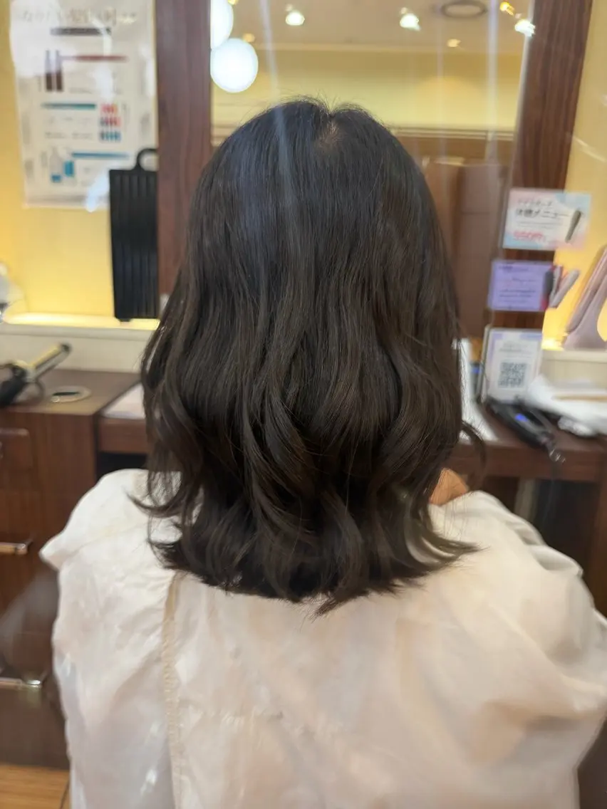 ミディアム レイヤーカット 上野 萌亜のヘアスタイル