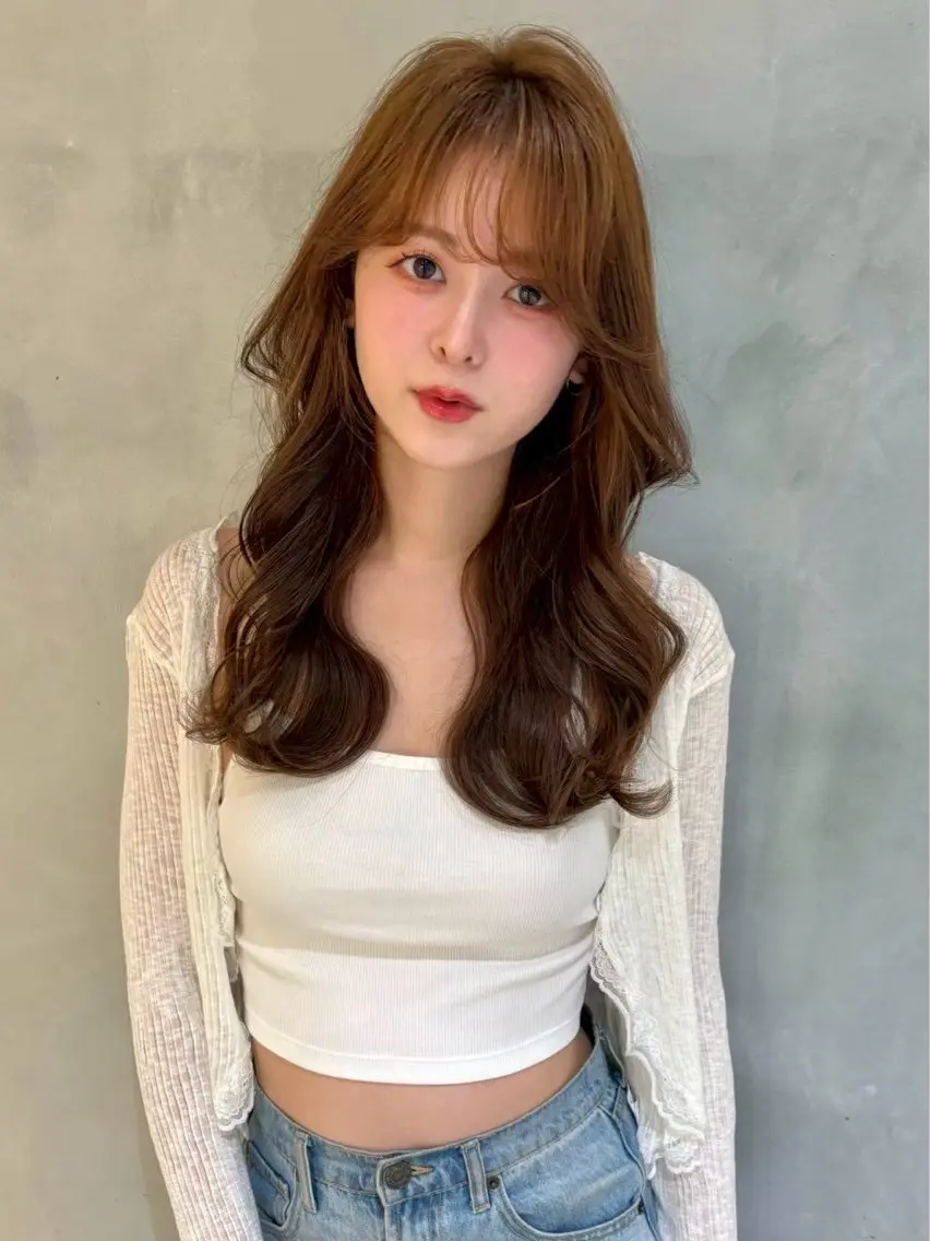 セミロング くびれヘア 韓国風ヘア レイヤーカット シースルーバング 小顔カット カット ヘアカラー トリートメント 小顔レイヤー/顔周り 艶髪カラー/金山のヘアスタイル