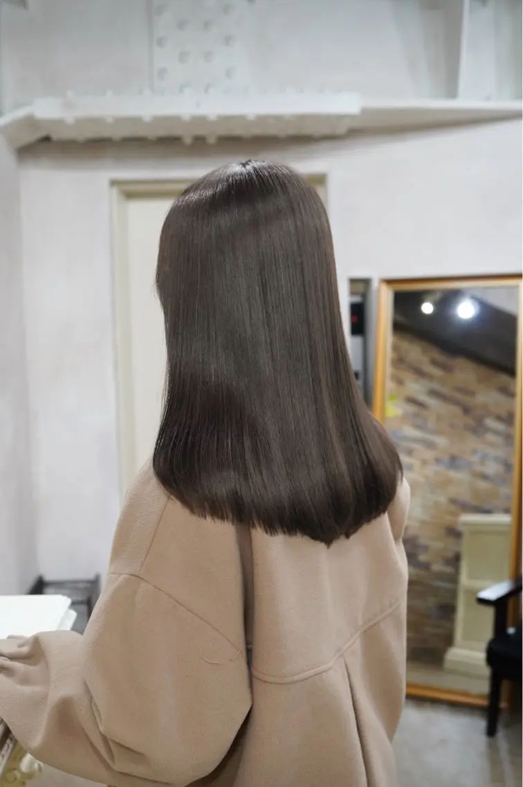 セミロング カラー グレージュ🩶透明感 カラー🫧みらいのヘアスタイル