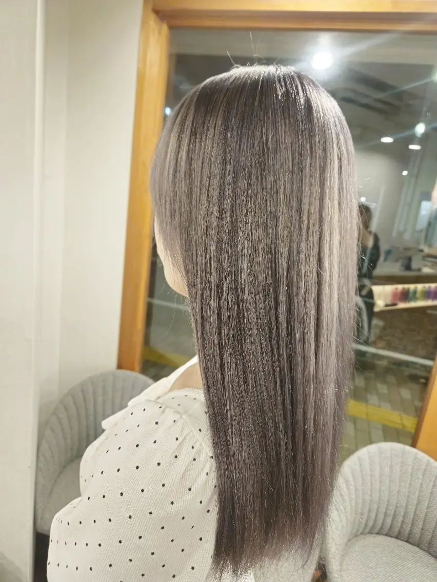 セミロング ヘアカラー SHIAN わゆ🥀のヘアスタイル