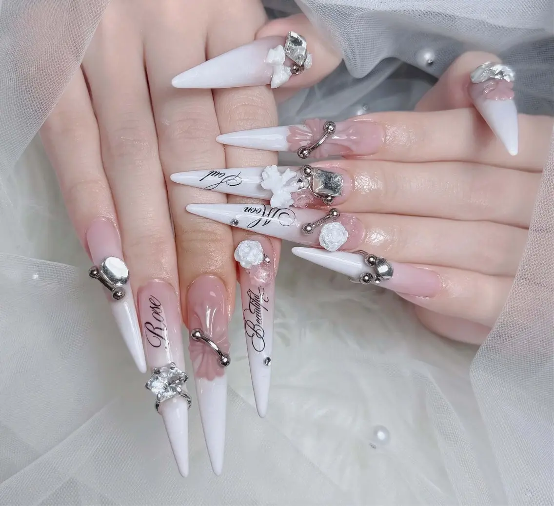ネイル チークネイル 長さ出し フラッシュネイル フレンチネイル グラデーション ハンドネイル Lenie Nail Salonのネイルデザイン
