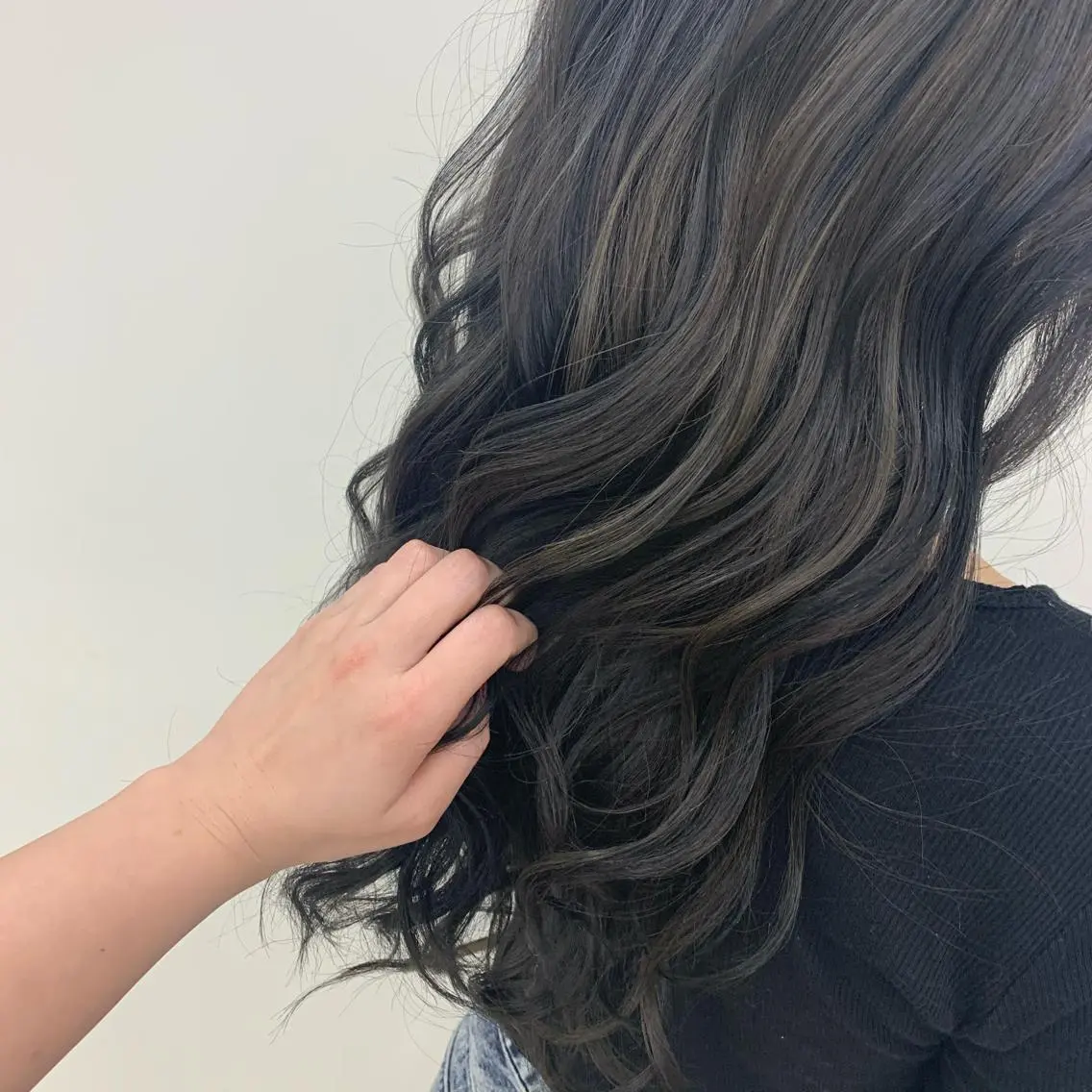 ロング ハイライト 心斎橋/海外レイヤー 募集中三好玲奈のヘアスタイル
