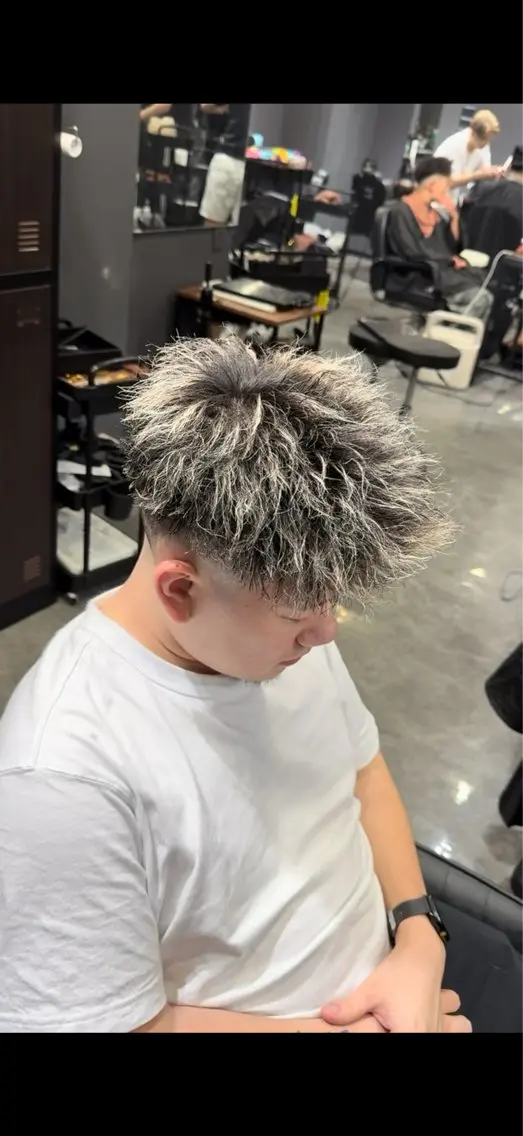 メンズ メンズメッシュ モヒカン メンズパーマ メンズツイストパーマ ツイストパーマ カット ヘアカラー パーマ 芝本 蓮のヘアスタイル