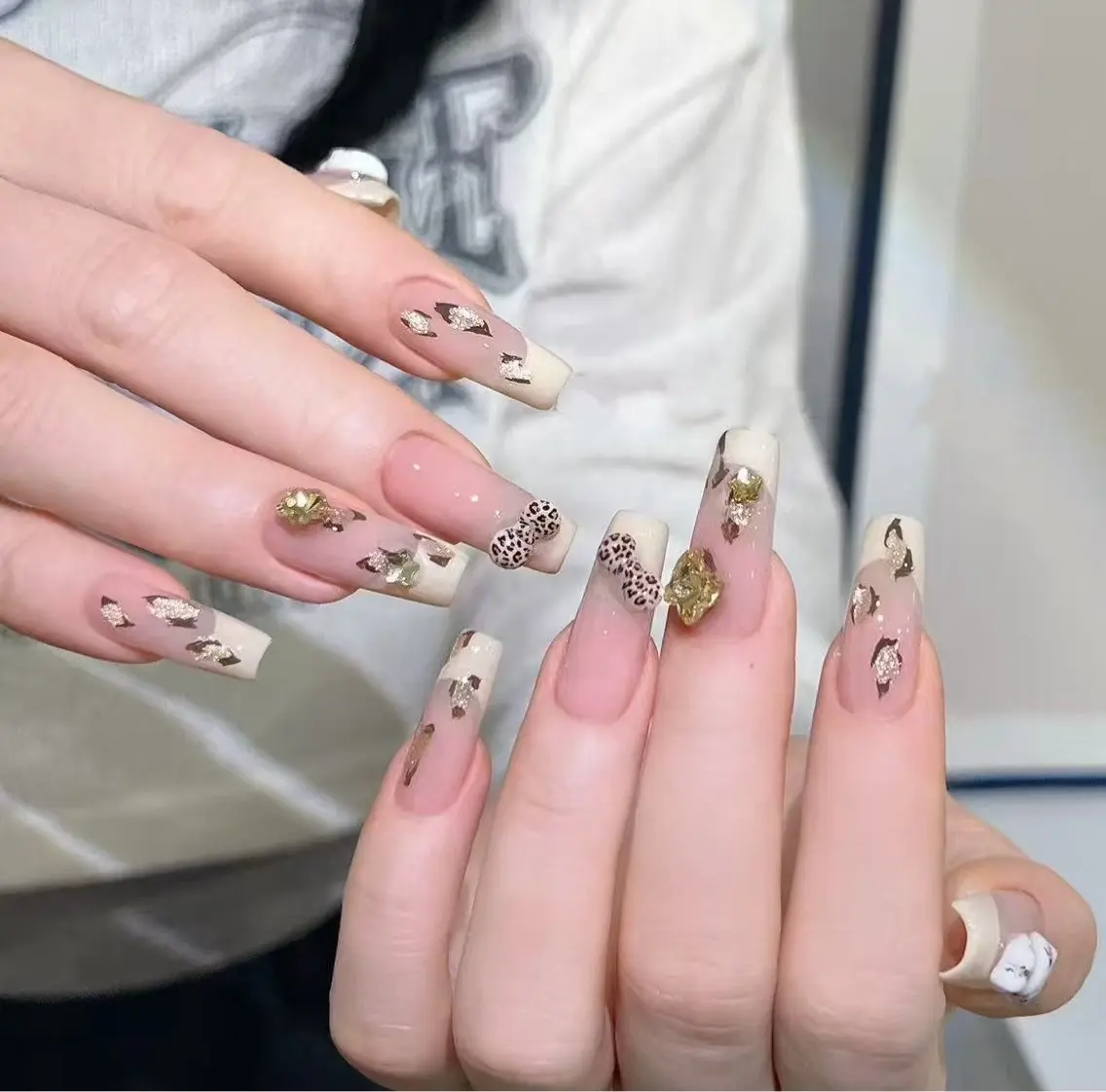 ネイル オーロラネイル フラワーネイル フットネイル フレンチネイル ジェルネイル ハンドネイル BabyYouMi nailのネイルデザイン