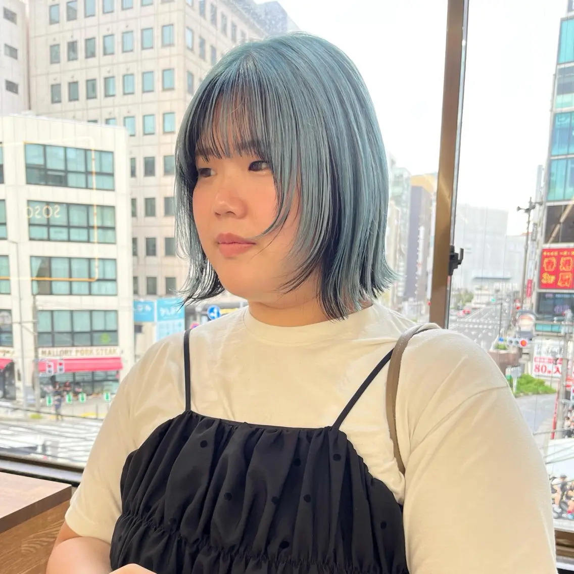 ショート カラー ボブレイヤー ブリーチ ブルーカラー ブリーチなしカラー ボブ カット ヘアカラー トリートメント 初めてのショート お任せください✂️のヘアスタイル