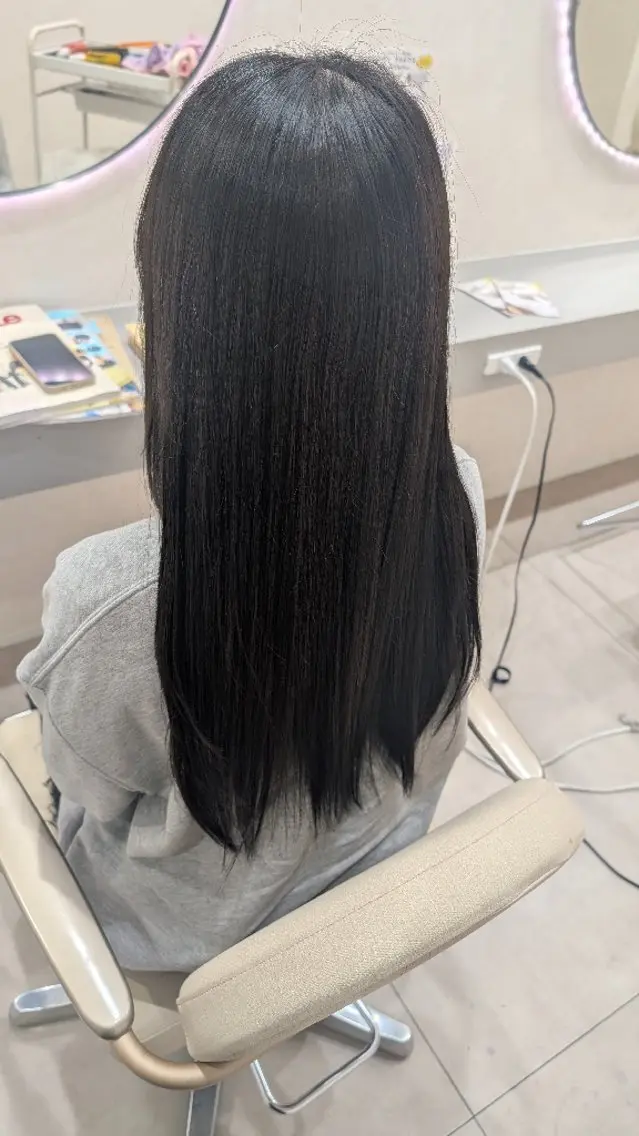 カラー アッシュ アッシュグレー 上田 麗菜のヘアスタイル