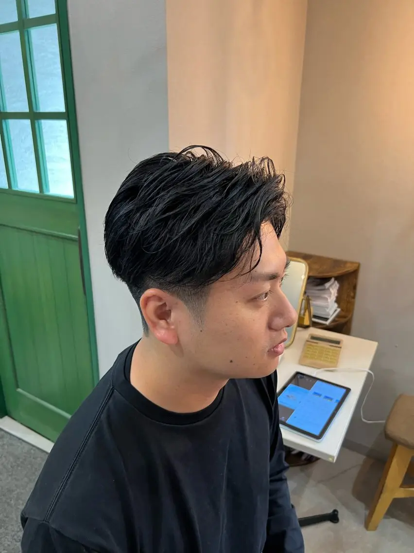 ショート パーマ メンズ メンズハイライト メンズパーマ 刈り上げ 波巻きパーマ ハイライト カット パーマ SHION men's permのヘアスタイル