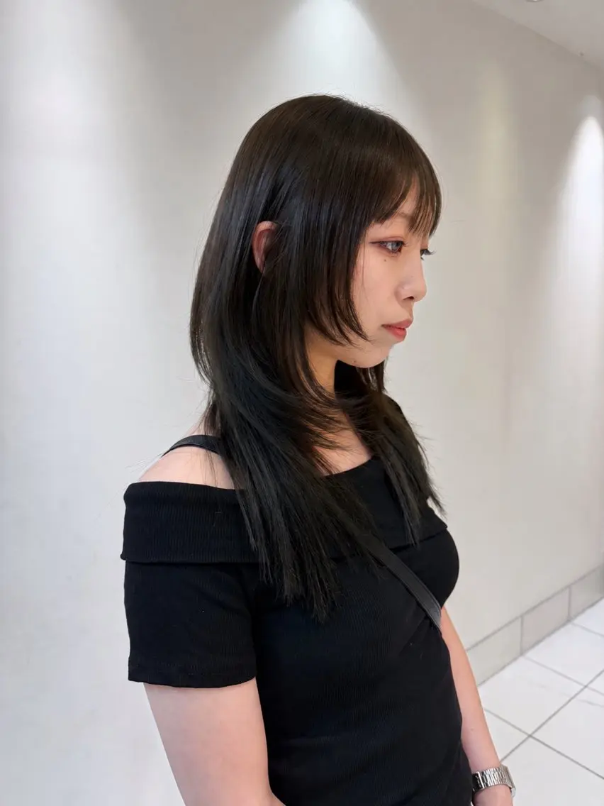 ロング 岡乃 麻衣のヘアスタイル