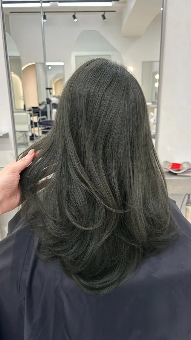 ミディアム カラー パーマ ベージュカラー ブリーチ 透明感カラー ダブルカラー グレージュ カット ヘアカラー トリートメント TOMO/ブリーチ 無しオリーブのヘアスタイル