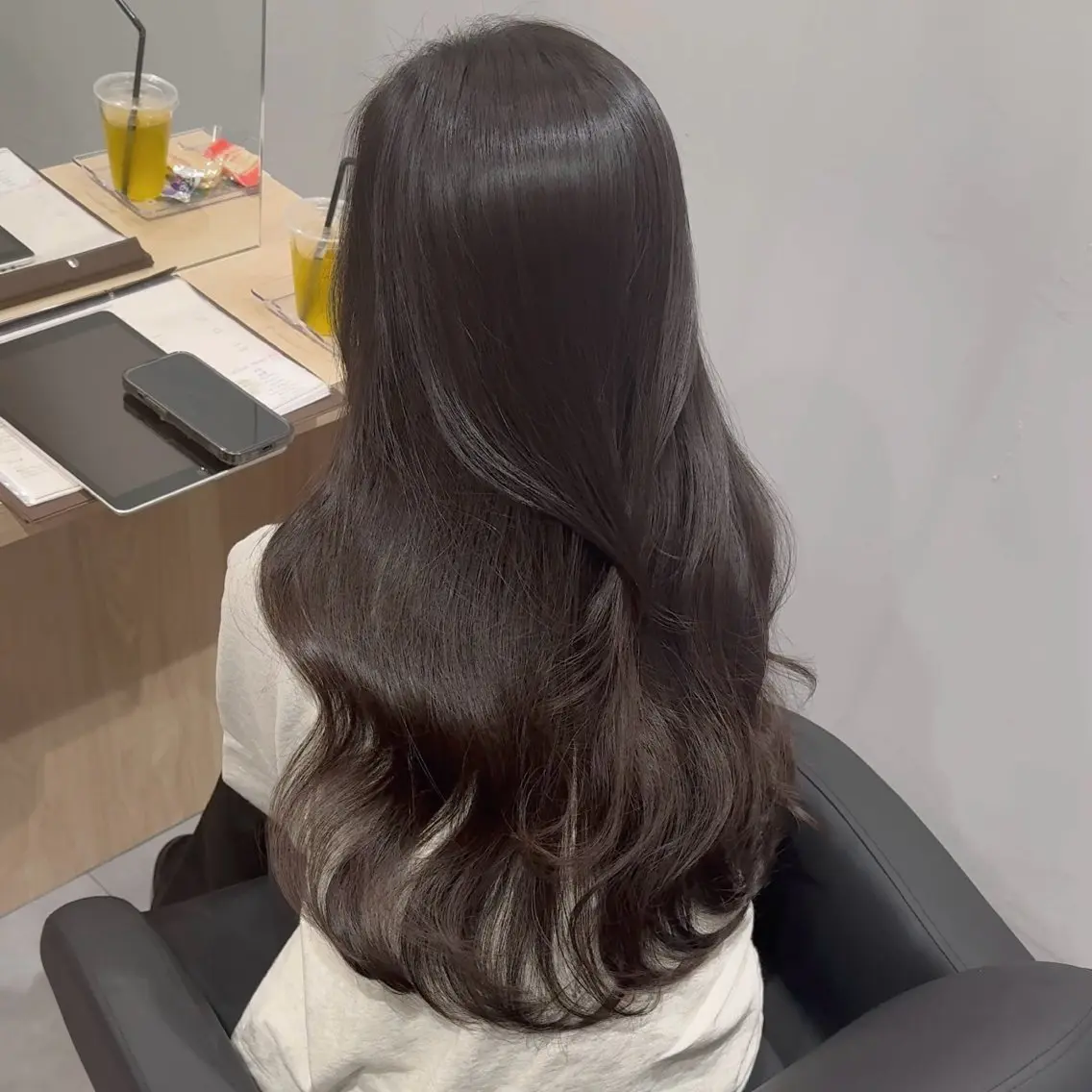 ロング カラー 透明感カラー グレージュ 韓国風ヘア レイヤーカット 小顔カット 片山 輝のヘアスタイル
