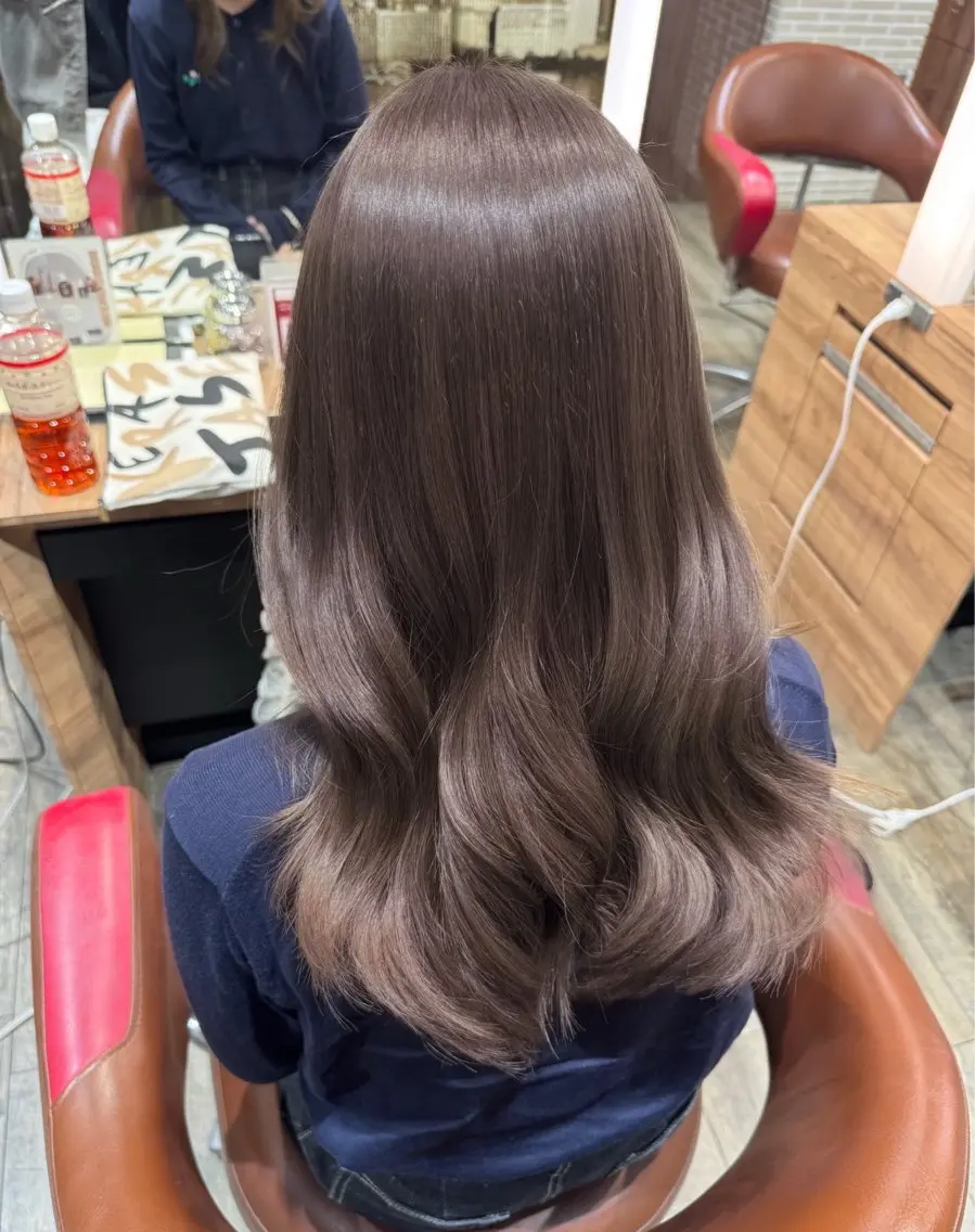 セミロング カラー セミロングパーマ アッシュ アッシュブラウン バレイヤージュ ベージュカラー ヘアカラー トリートメント 髪質改善カラー韓国風 レイヤーtudaのヘアスタイル