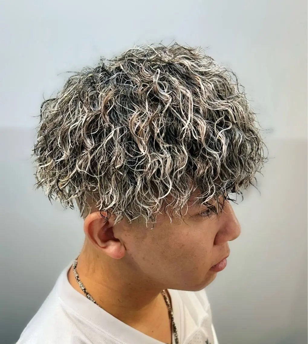ショート カラー パーマ メンズ カット ヘアカラー パーマ トリートメント ヘッドスパ ヘアセット レイヤー/ブリーチ/ ボブ渋谷🌹のヘアスタイル