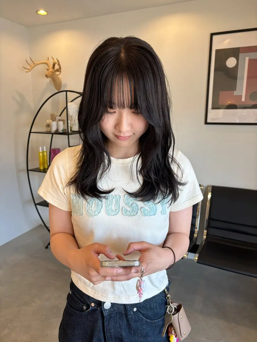 セミロング カラー 牧野 花夏のヘアスタイル