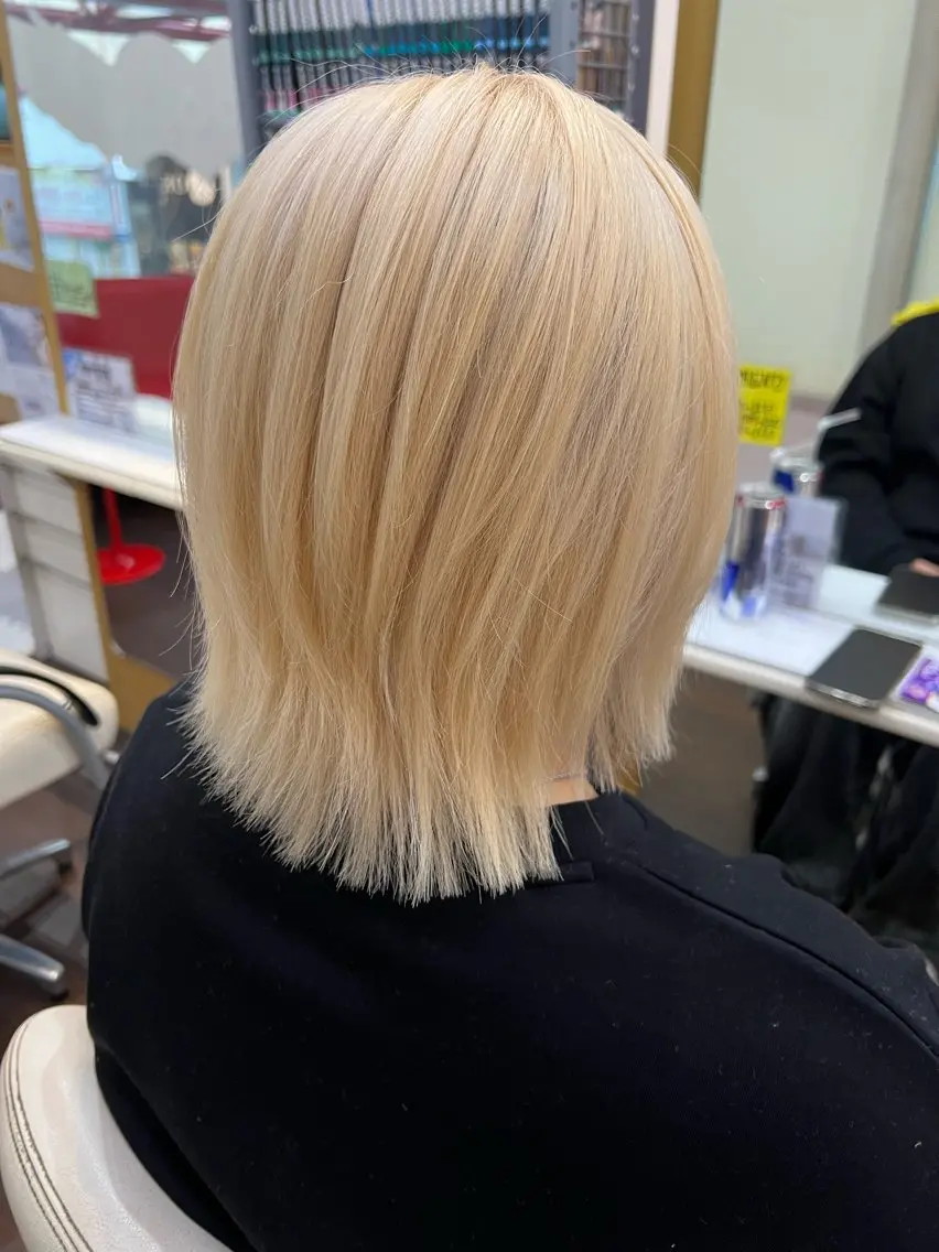 ショート カラー ブリーチ 抜きっぱなしブロンド ブロンド ヘアカラー まさき✂︎ /ブリーチカラーのヘアスタイル