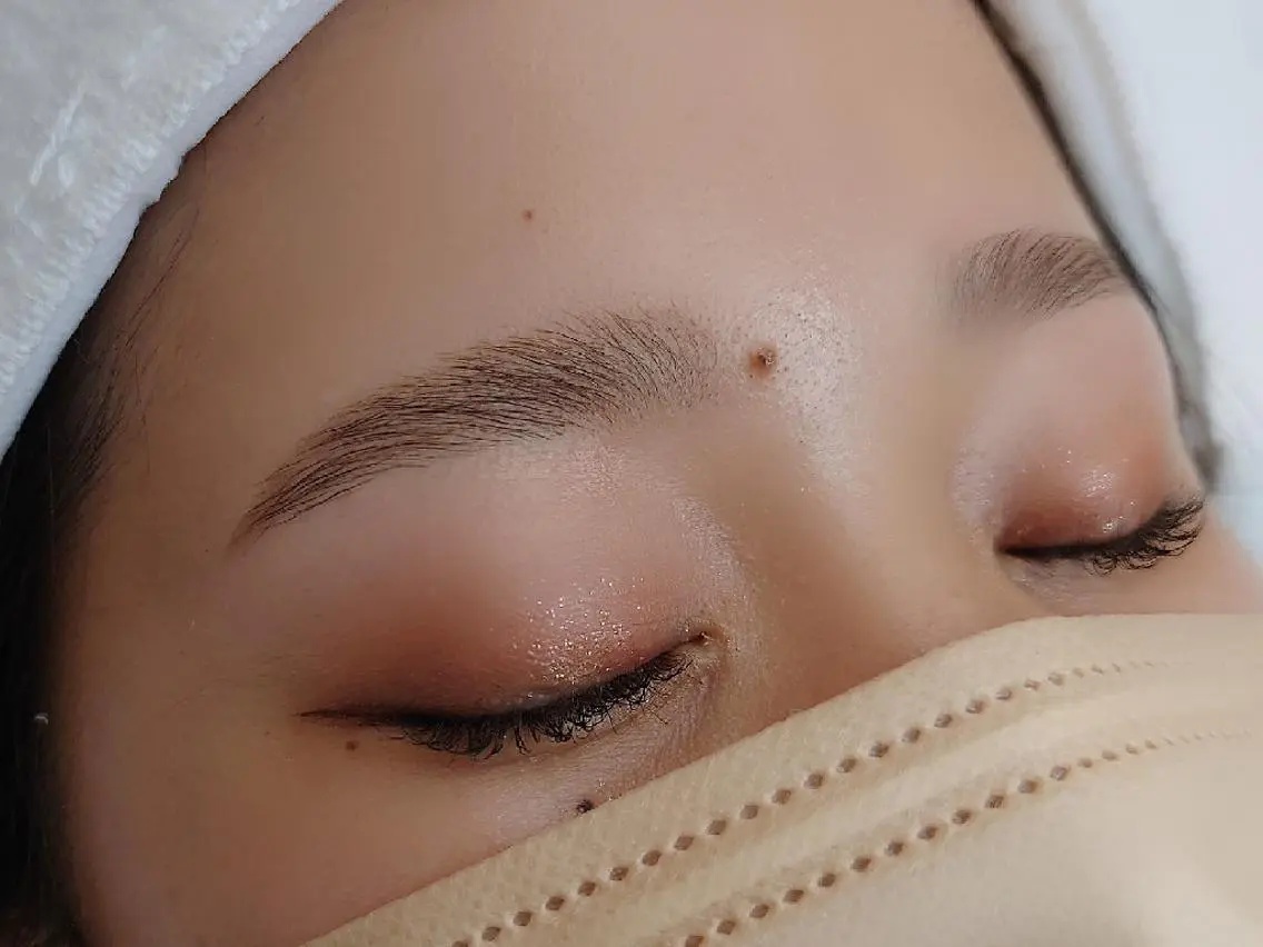 *特別価格*ご新規限定 アイブロウリフト 眉毛パーマwax込 (メンズOK)の写真