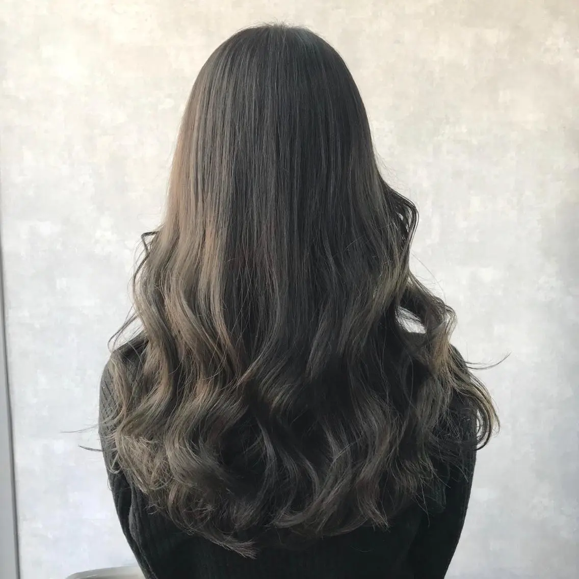 ロング カラー アッシュ アッシュグレー ブリーチ ハイライトカラー ハイライト K-POP好き美容師 🇰🇷Kai.Yのヘアスタイル