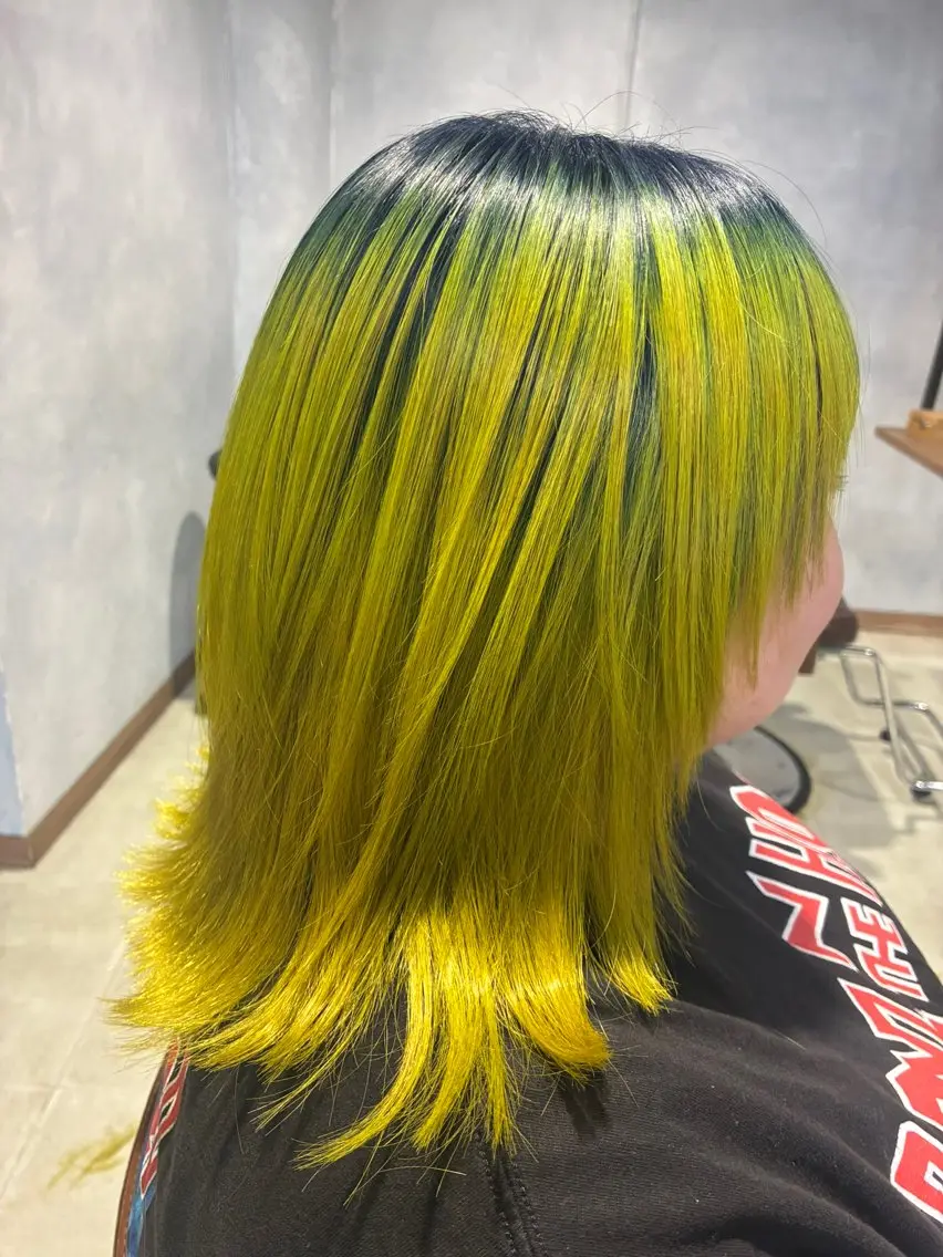 ミディアム カラー ネイビーカラー イエローカラー カット ヘアカラー misaki 顔周りカット/なんばのヘアスタイル