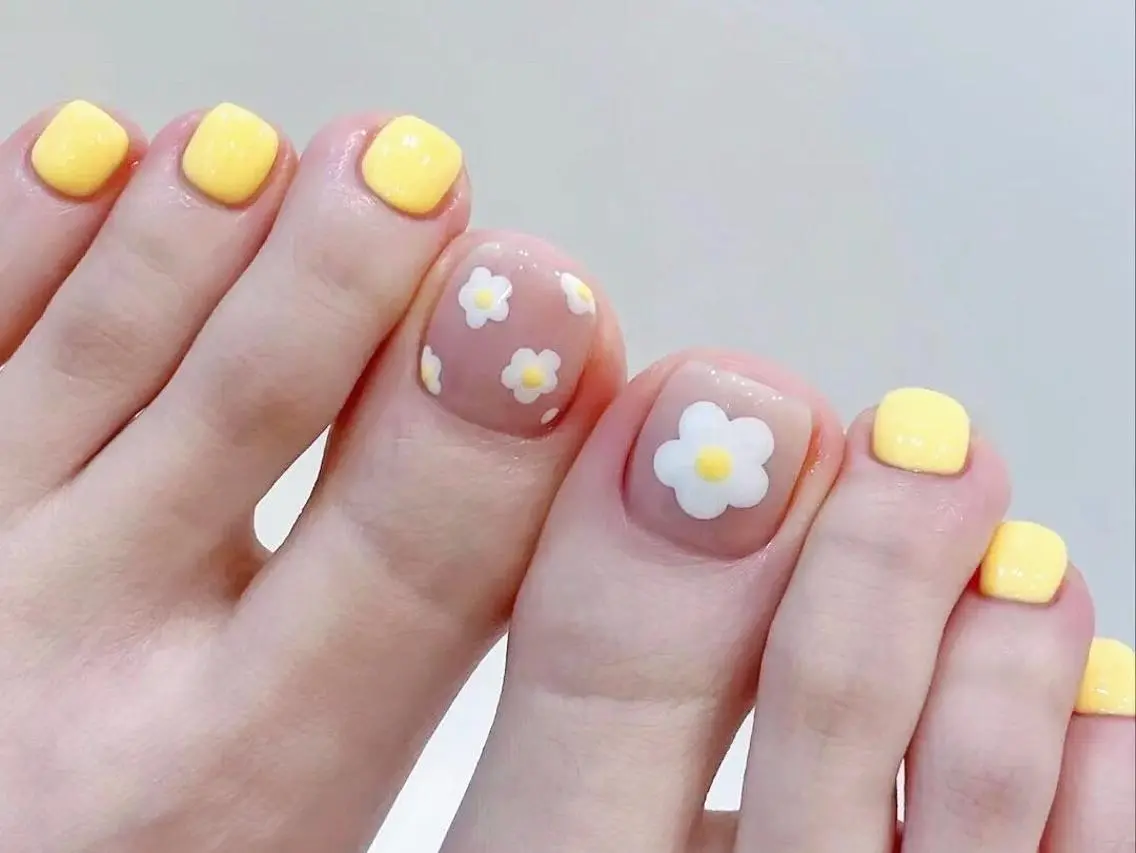 ネイル フットネイル MoonNail ユリ🌸のネイルデザイン