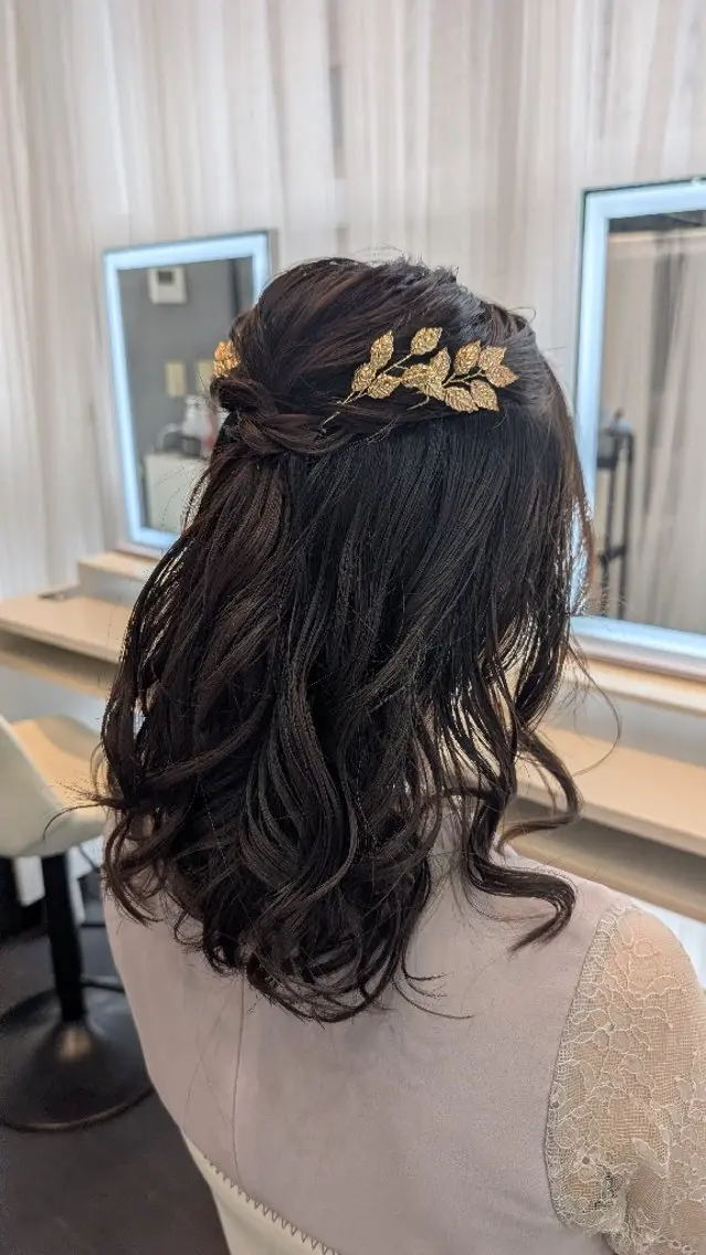 セミロング ヘアアレンジ ハーフアップ 結婚式・ブライダル ヘアセット 似合わせヘアメイク 🫧moko🫧のヘアスタイル