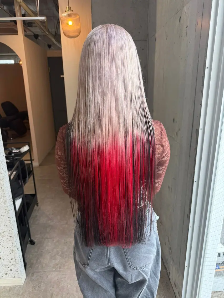 ロング カラー ベージュカラー 黒髪 グラデーションカラー レッドカラー ホワイトベージュ ヘアカラー SHOTO ハイトー ン/ブロンドカラーのヘアスタイル