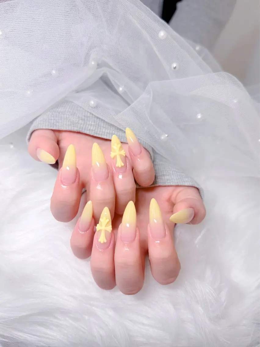 ネイル チークネイル フレンチネイル ガラスフレンチ ニュアンスネイル オフィスネイル ハンドネイル GOHOUBI Nail 心斎橋店のネイルデザイン