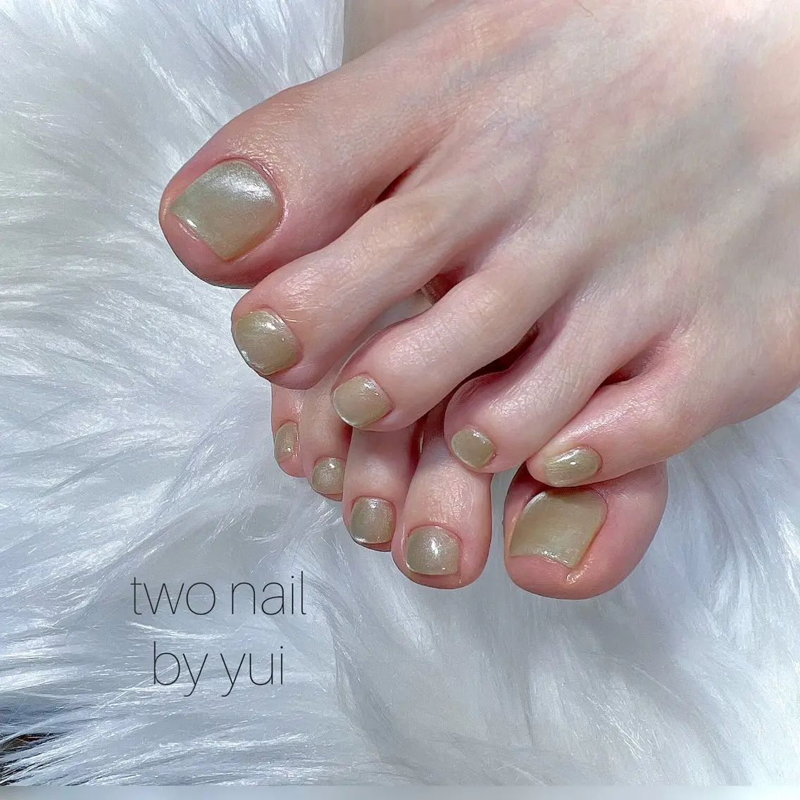 ネイル キラキラネイル マグネットネイル ネイルチップ ホワイト フットネイル two nailのネイルデザイン