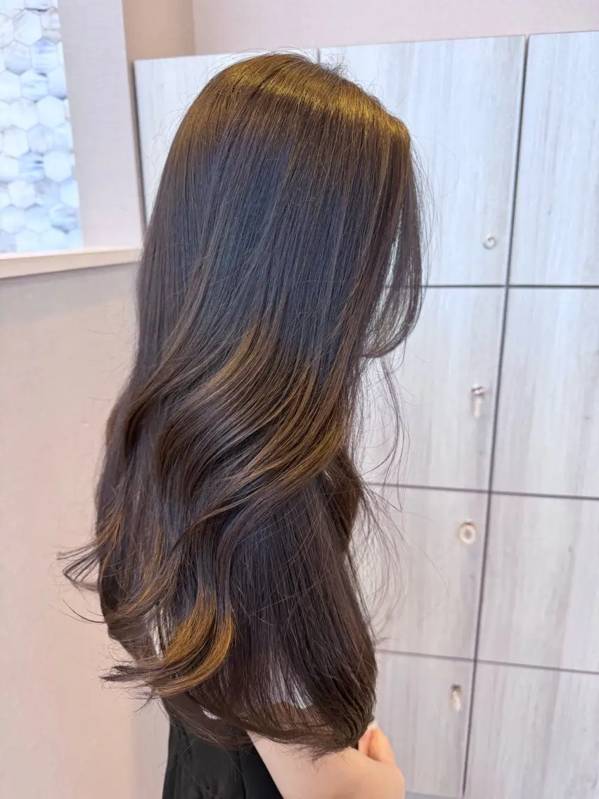 ロング カット ヘアカラー emusalon erinaのヘアスタイル