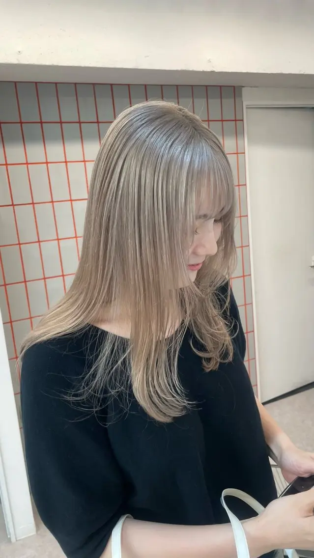 ロング カラー アッシュ ベージュカラー ブリーチ ブロンド ブロンドベージュ 💍モテる艶髪 透明感カラー💖のヘアスタイル