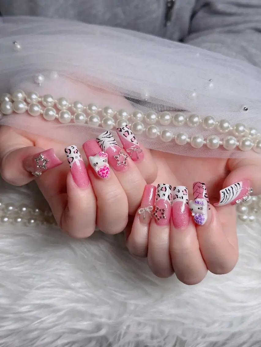 ネイル チークネイル フレンチネイル キラキラネイル 韓国ネイル マグネットネイル ハンドネイル Buruberii hbaby nailのネイルデザイン