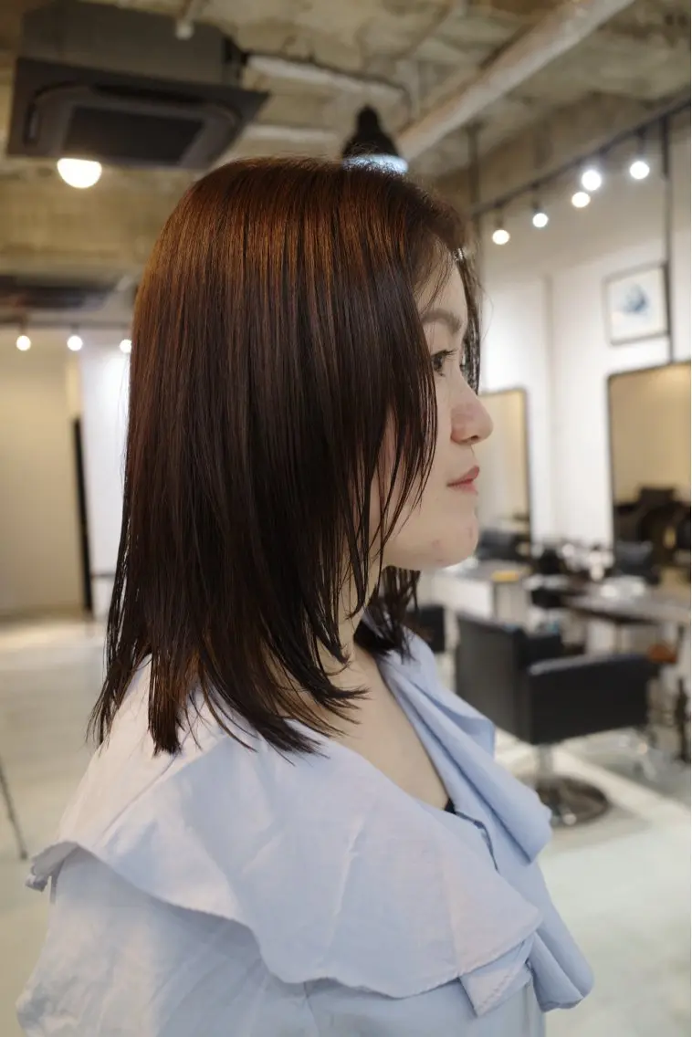 ミディアム レイヤーカット カット ヘアカラー 大洞 ことのヘアスタイル