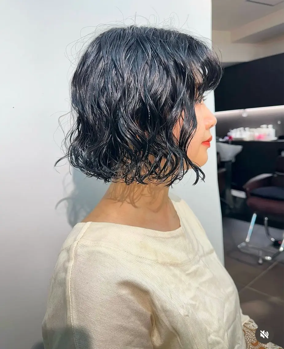 ショート カラー パーマ ヘアアレンジ ボブ/透明感ベージュ 🫧クルミ🌟のヘアスタイル