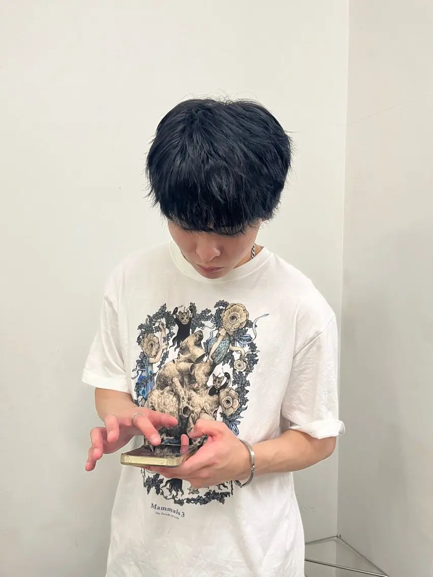 カラー メンズ 黒髪 ブルーカラー ブルーブラック 透明感カラー ヘアカラー person♡kii マオのヘアスタイル