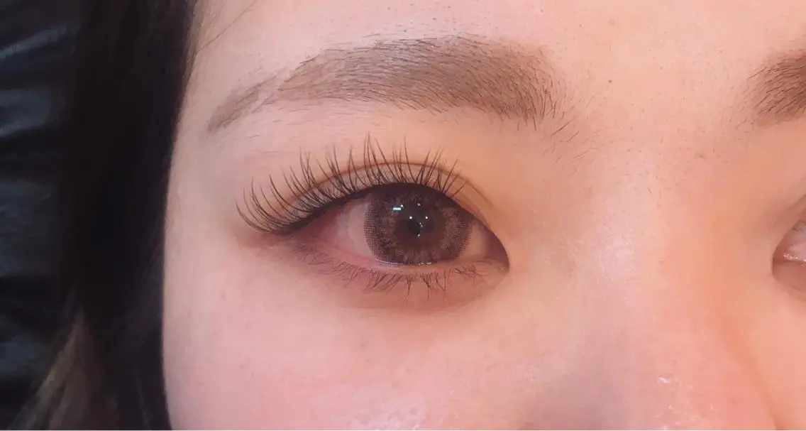マツエク・マツパ フラットラッシュ アップワードラッシュ マツエク フルーヴコリーヌ Rieの眉毛・アイブロウイメージ