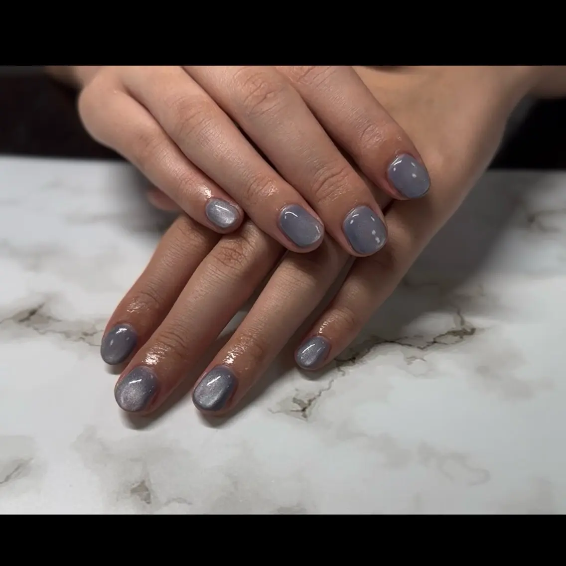 ネイル 氷ネイル・うるうるネイル 水色 マグネットネイル KAI NAILS💅🏻✨のネイルデザイン