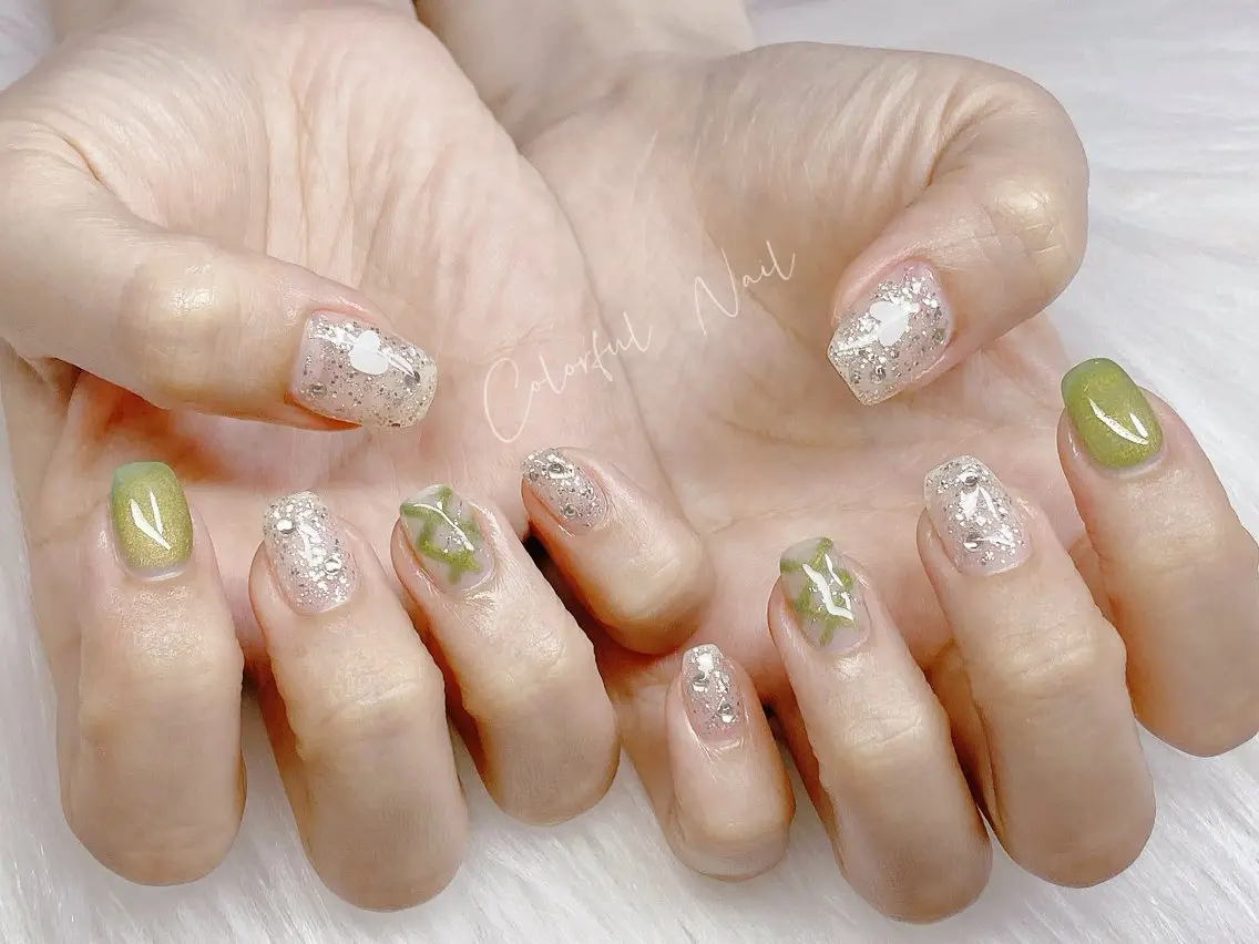 ネイル フラッシュネイル フットネイル フレンチネイル ジェルネイル ガラスフレンチ ハンドネイル 🎀Colorful 💅Nailのネイルデザイン