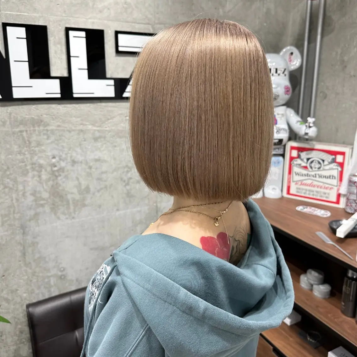 ショート 切りっぱなしボブ ボブ ホワイトブロンド RIKUTOのヘアスタイル