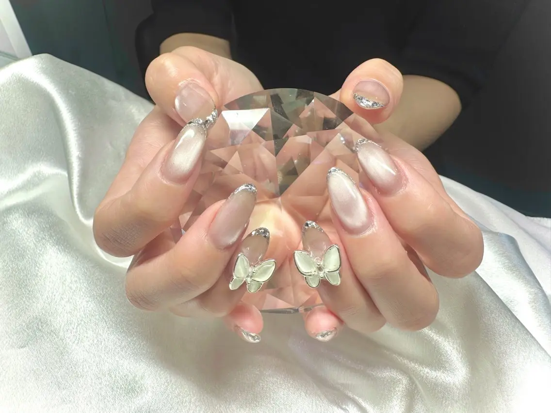 ネイル フレンチネイル ガラスフレンチ Nuae MIKIのネイルデザイン
