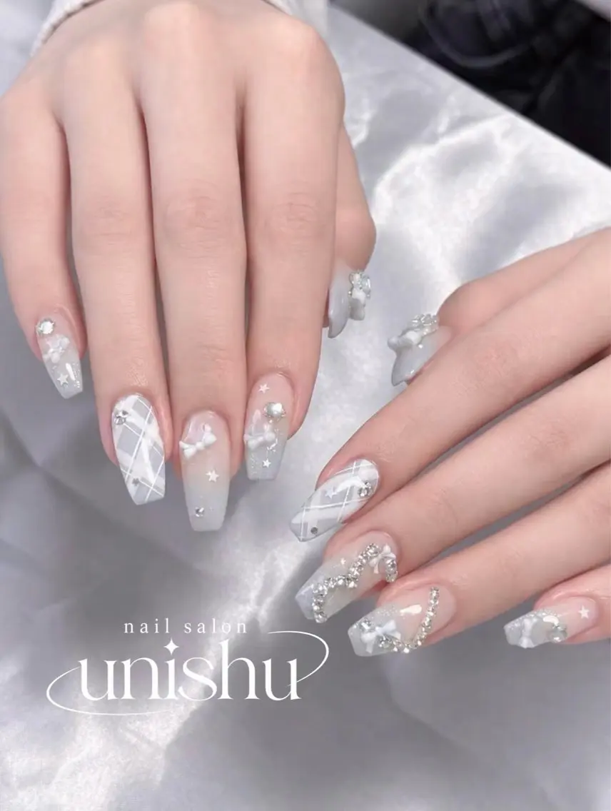 ネイル ジェルネイル キラキラネイル 韓国ネイル ロングネイル ワンホンネイル nail salon unishuのネイルデザイン