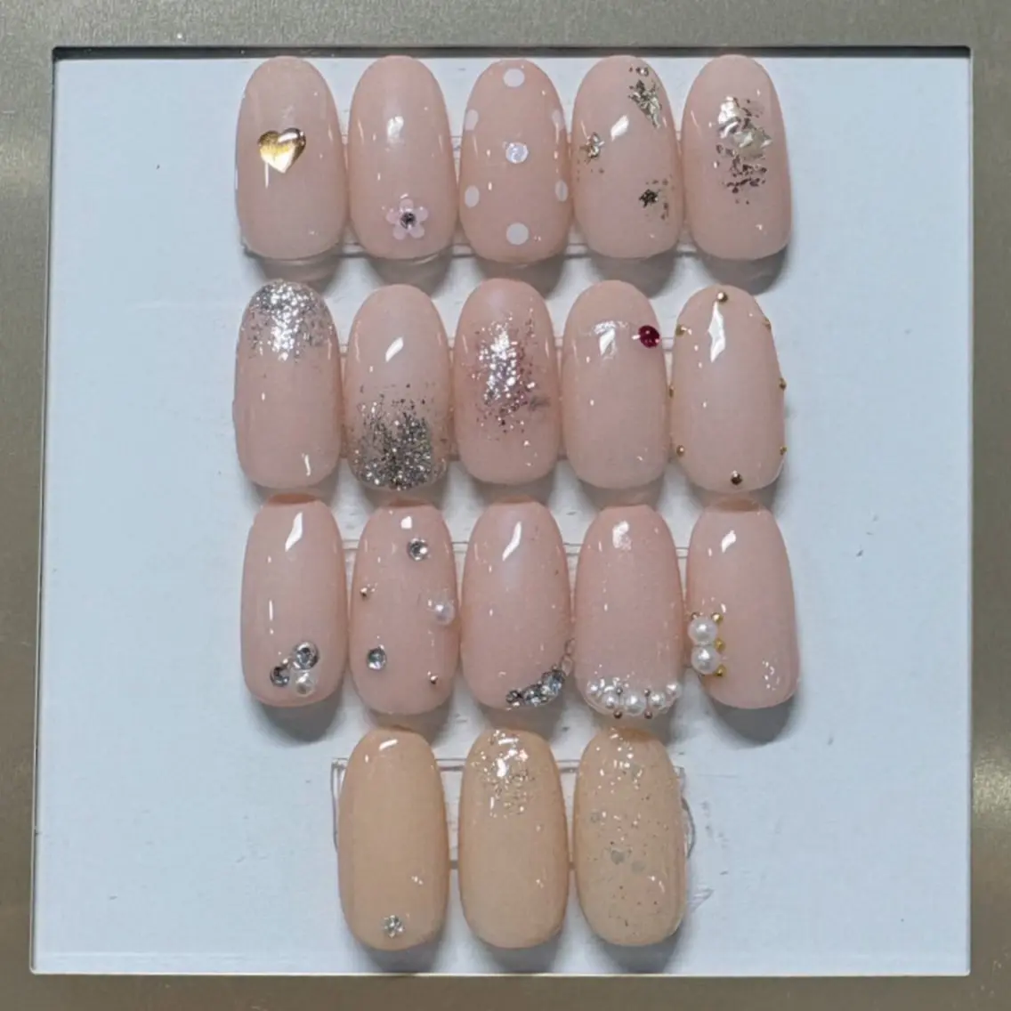 【サンプルから選べる🎀】うる艶シンプルネイル✨ワンポイントアート付💅の写真
