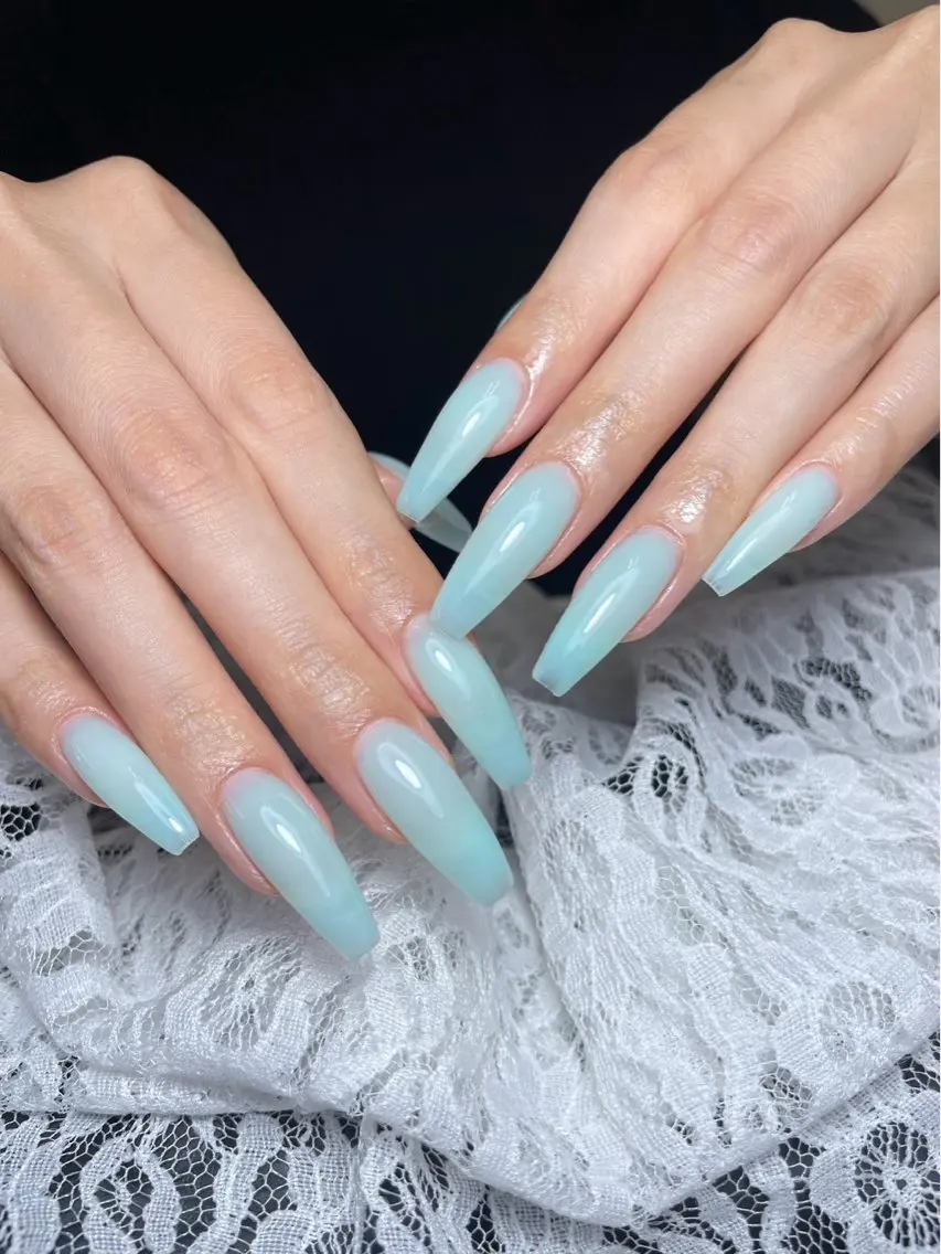 ネイル チークネイル 長さ出し フットネイル ジェルネイル 卒業式 𝓐𝓷𝓻𝓲 XiinhNailのネイルデザイン