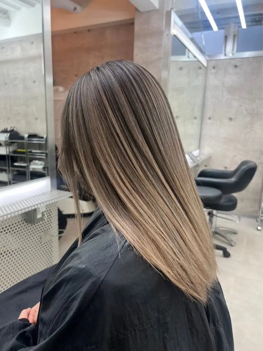 ロング ヘアカラー ヘアセット 🫧バレイヤージュ/ ハイトーン/ミズキのヘアスタイル