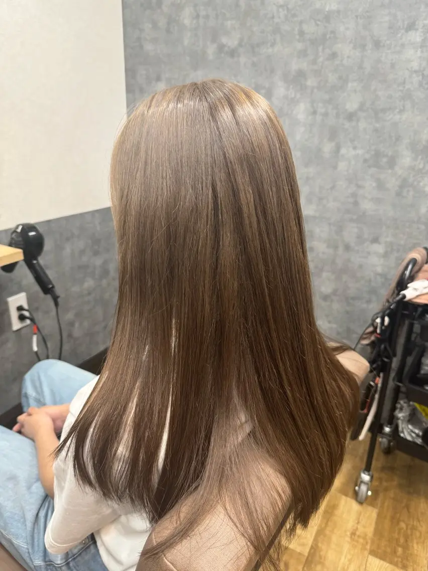 ロング カラー アッシュ ベージュカラー ハイトーンカラー reeed konnoのヘアスタイル